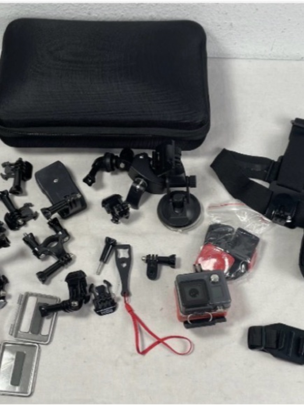 GoPro HERO CHDHA-301 1080p Action Camera w/ Huge Accessory Mount Bundle Case - Picture 3 of 9